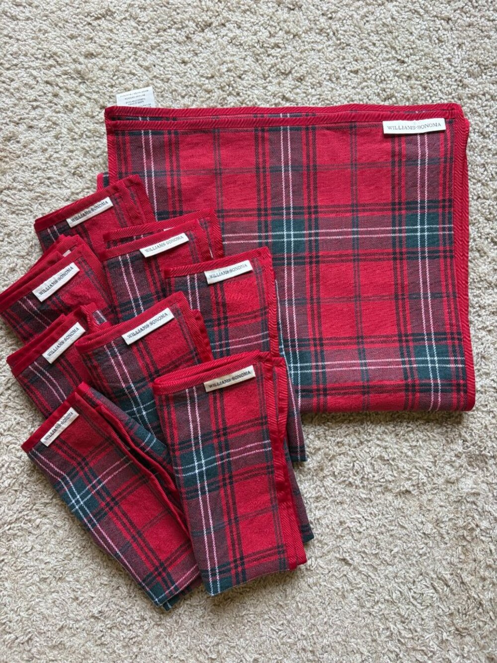Williams Sonoma Set of 8 Tartan Plaid Red Cloth Napkins and Table Runner 16 x 90 - Picture 9 of 11
